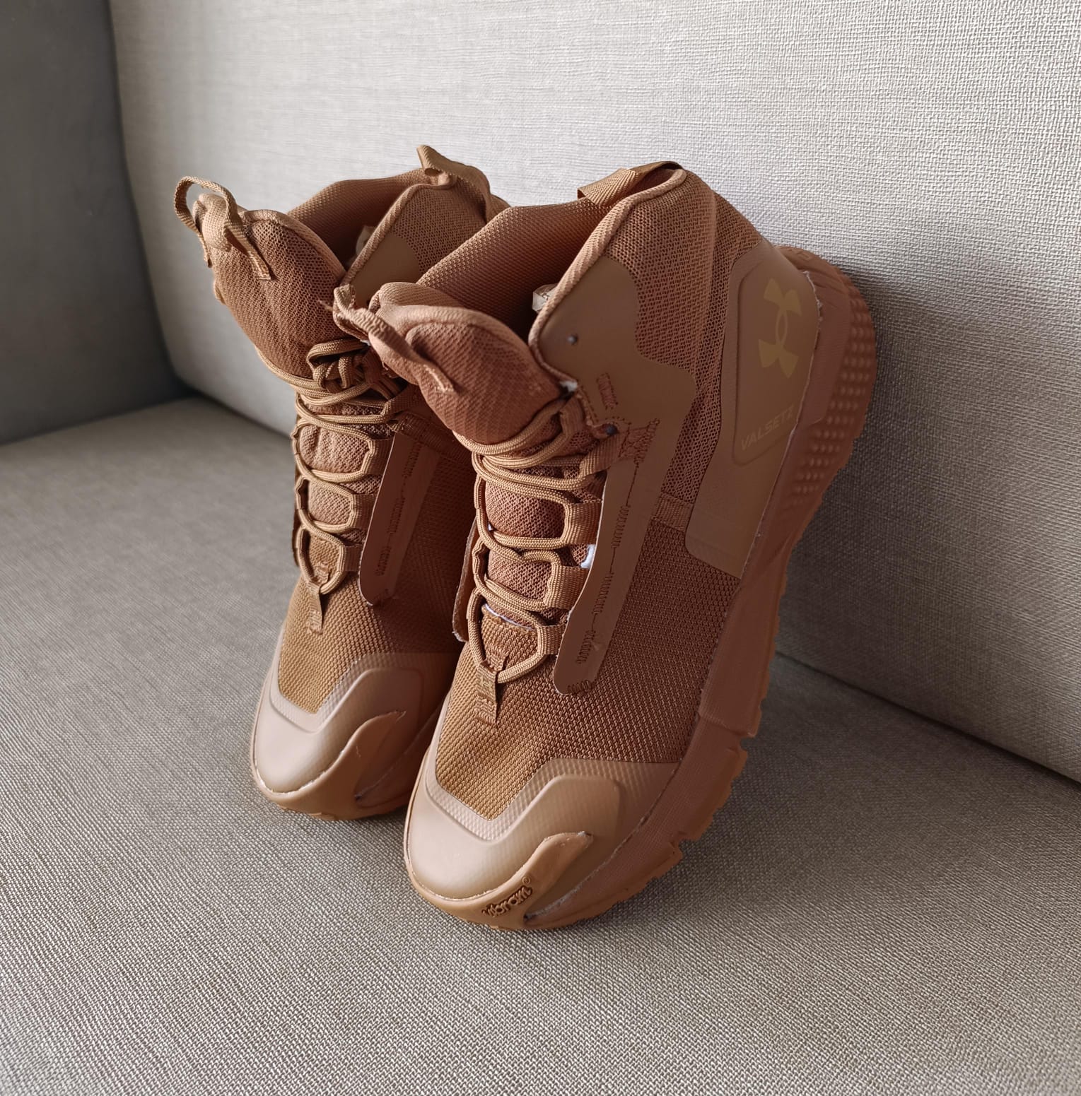 UNDER CHARGER VIBRAN CAÑA BAJA MOSTAZA